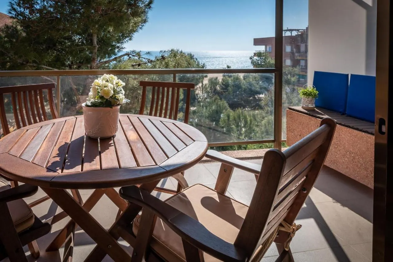 Apartment At041 Els Pins, Primera Linea De La Playa, Con Piscina Torredembarra